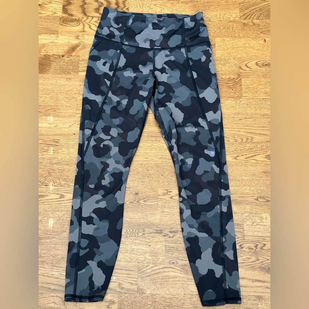 ATHLETA Lightning Camo 7/8 Tight Legging Size XS